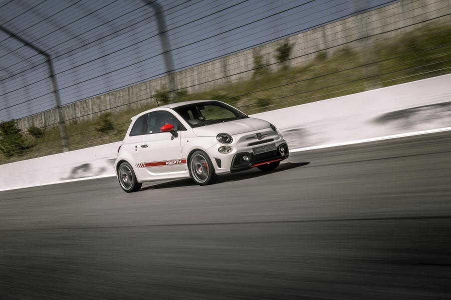  Abarth 595 (312) 2016 года  (UK) (фото 11 из 13)